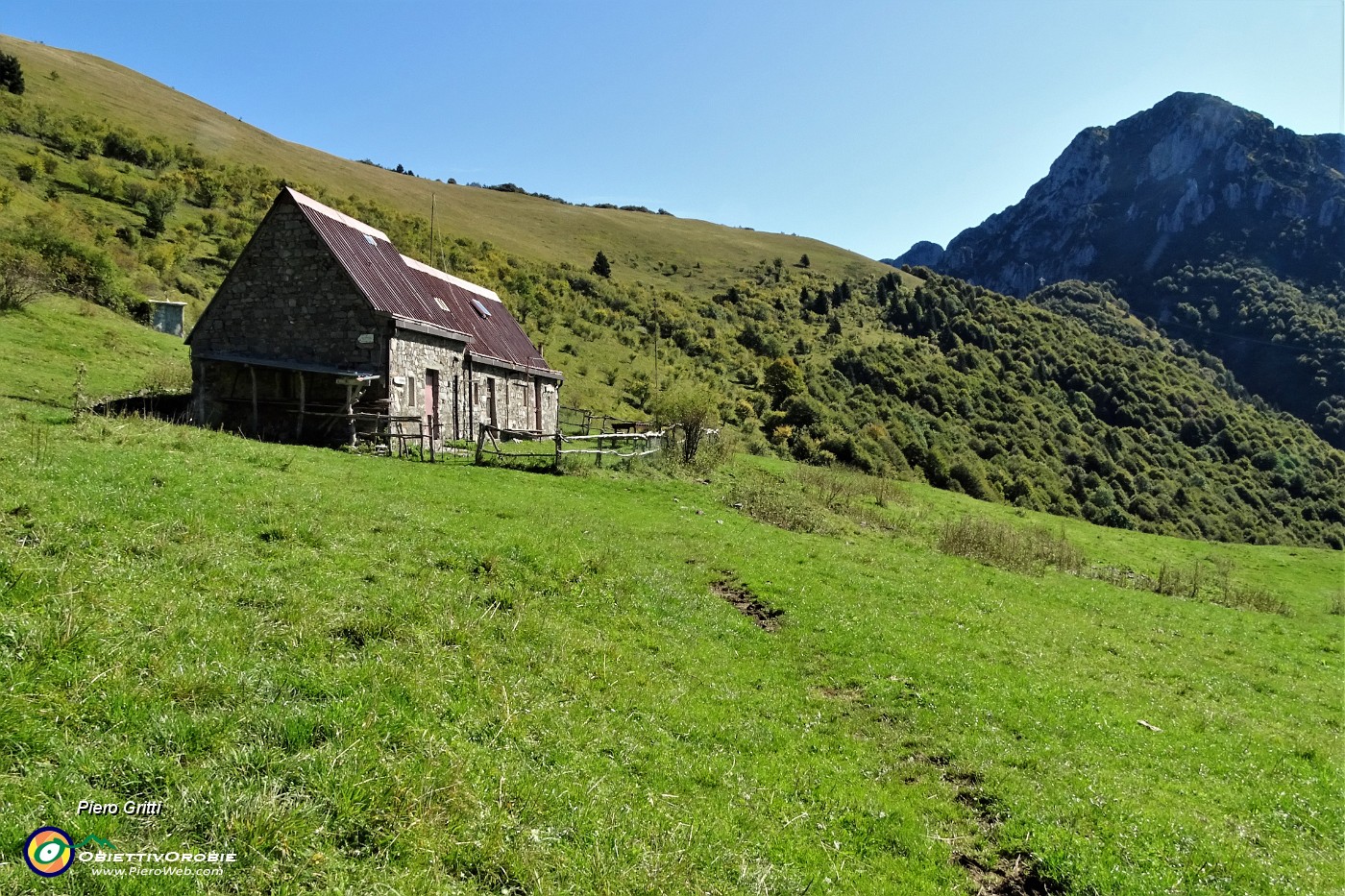 17 Paggaggio alla Baita Baciamorti (1450 m).JPG -                                